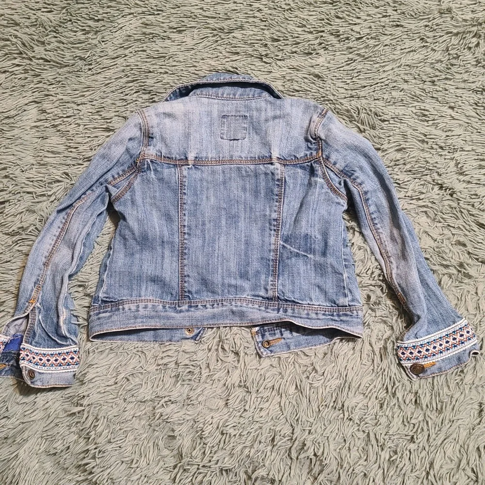 Gap Kids Light Denim Jean Jacket XS 4/5 Boho Embellished Cuffs Pockets‎ Snaps